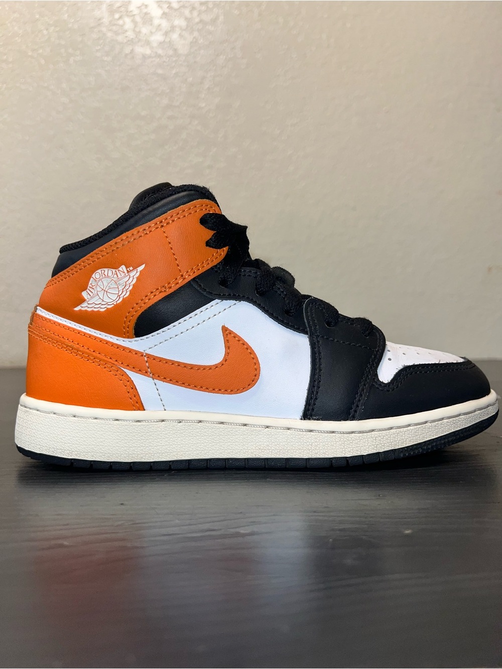 Kids Air Jordan 1 Mid "Black Toe Starfish" Size 4.5y
